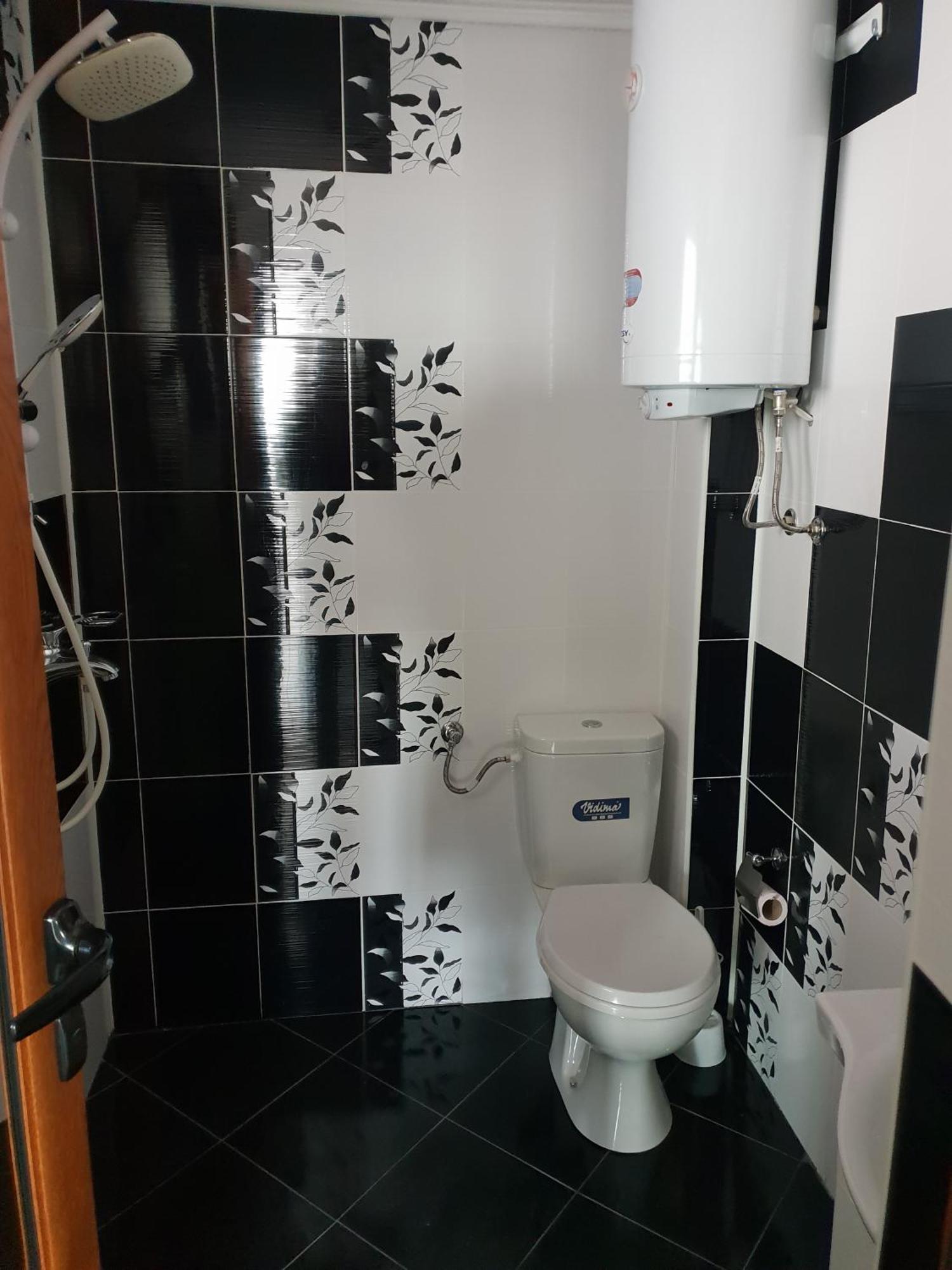 Black And White Apartment คาร์โลโว ภายนอก รูปภาพ