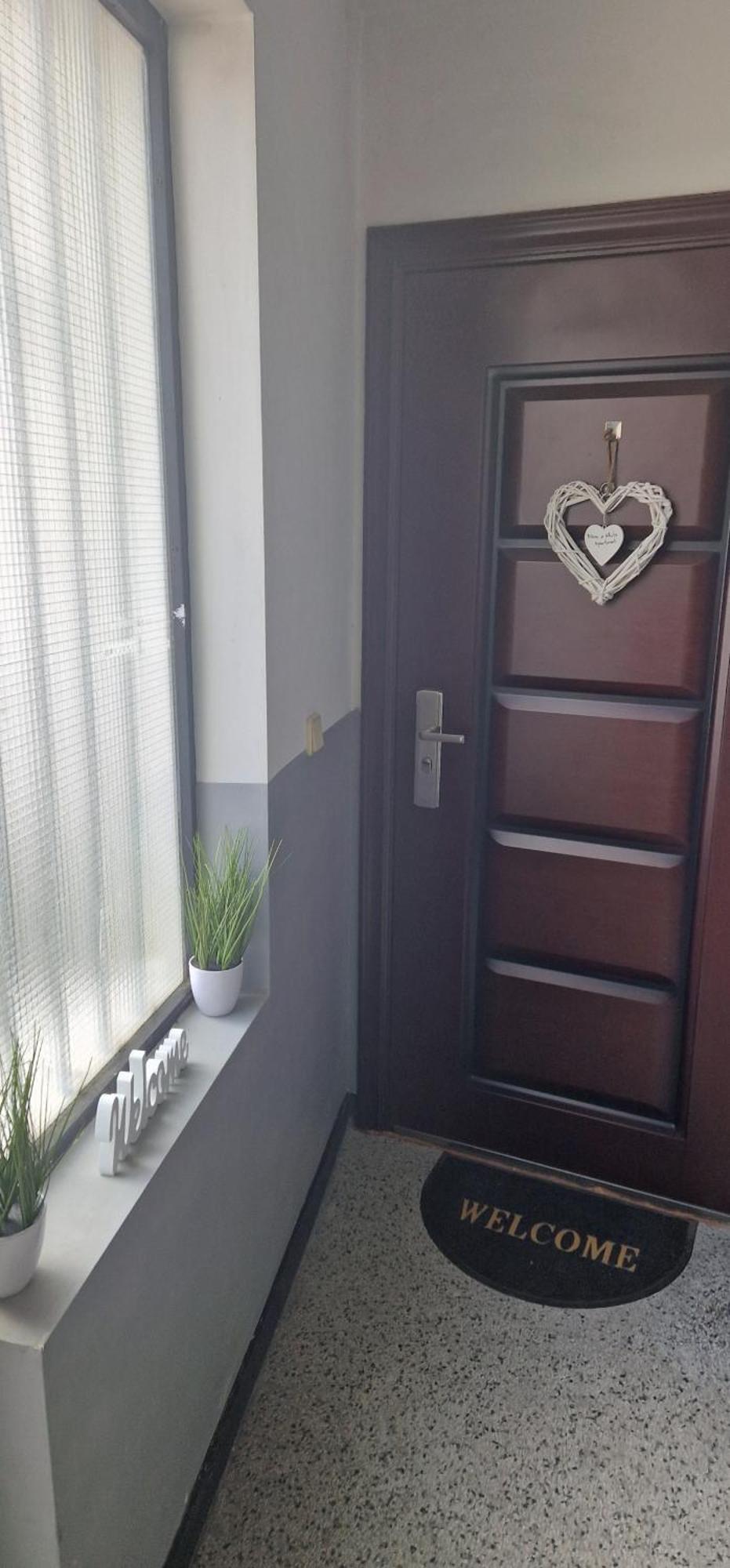 Black And White Apartment คาร์โลโว ภายนอก รูปภาพ