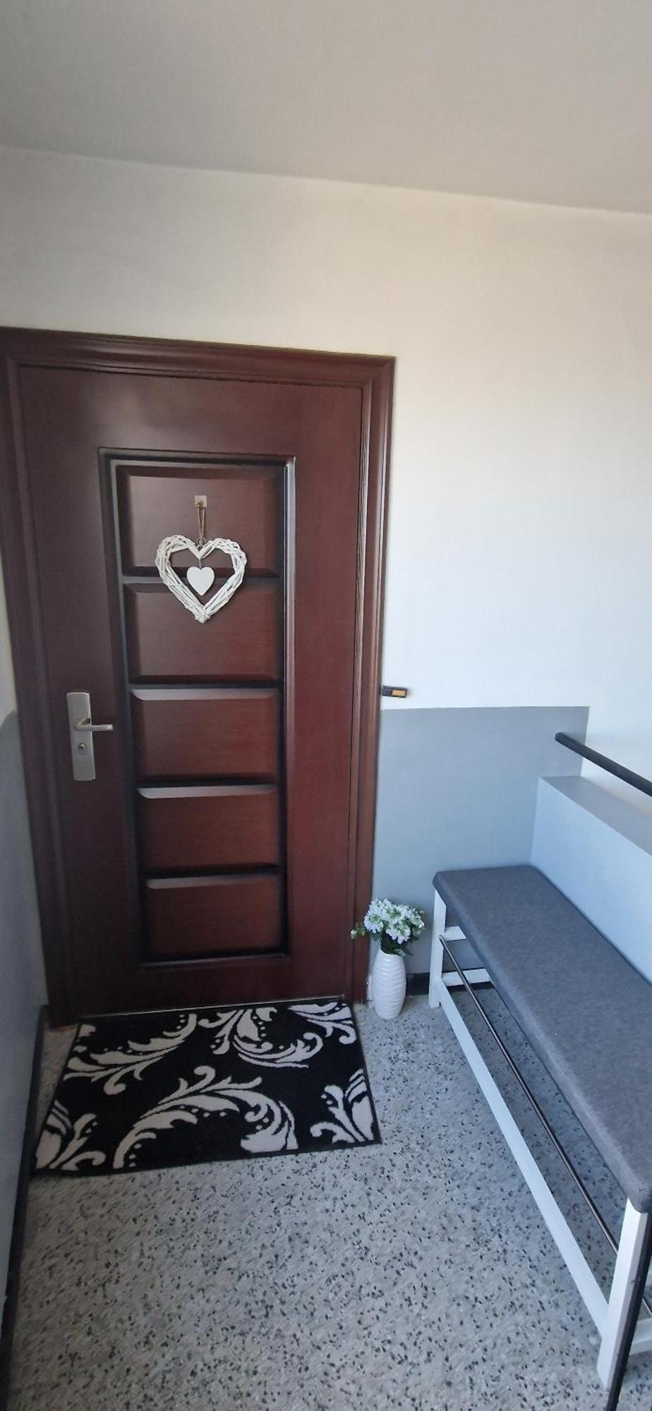 Black And White Apartment คาร์โลโว ภายนอก รูปภาพ
