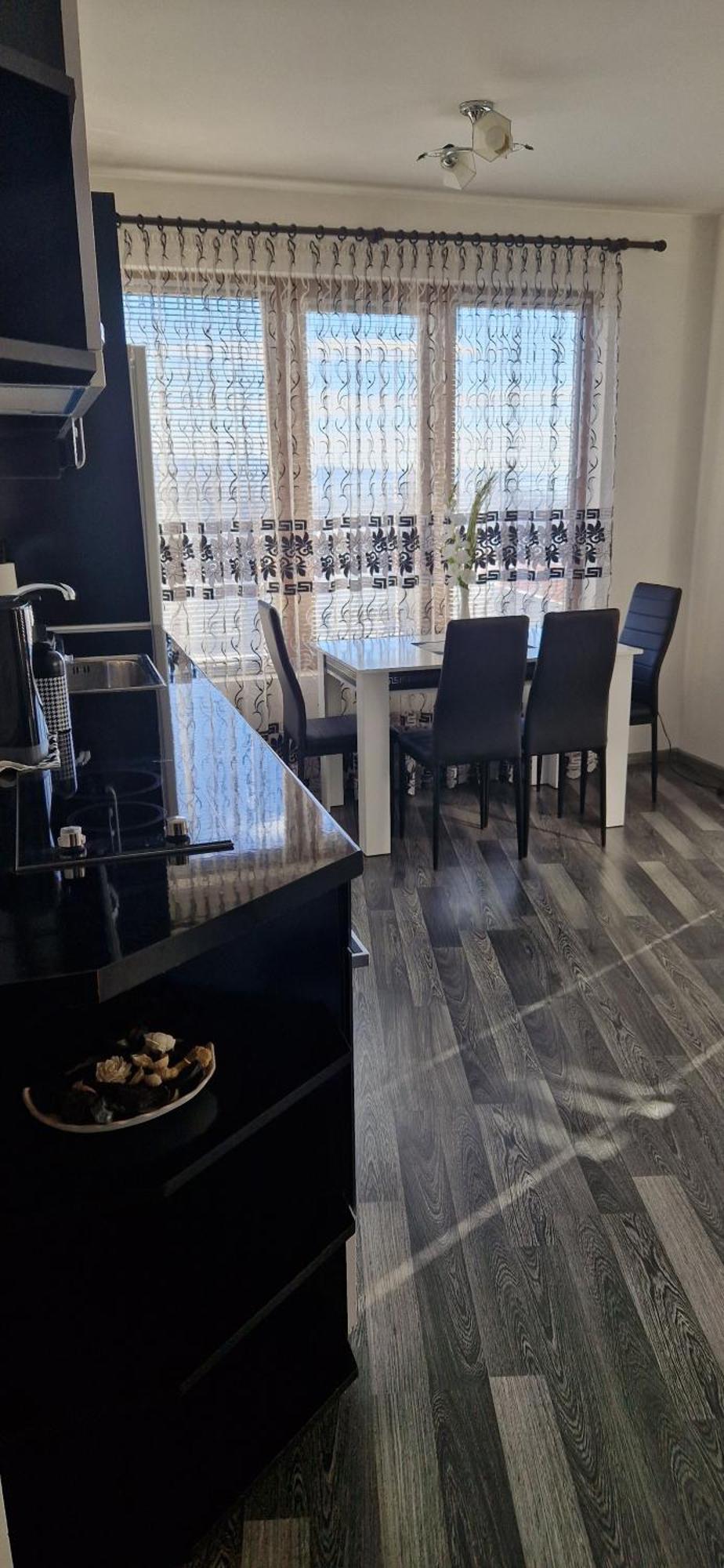 Black And White Apartment คาร์โลโว ภายนอก รูปภาพ