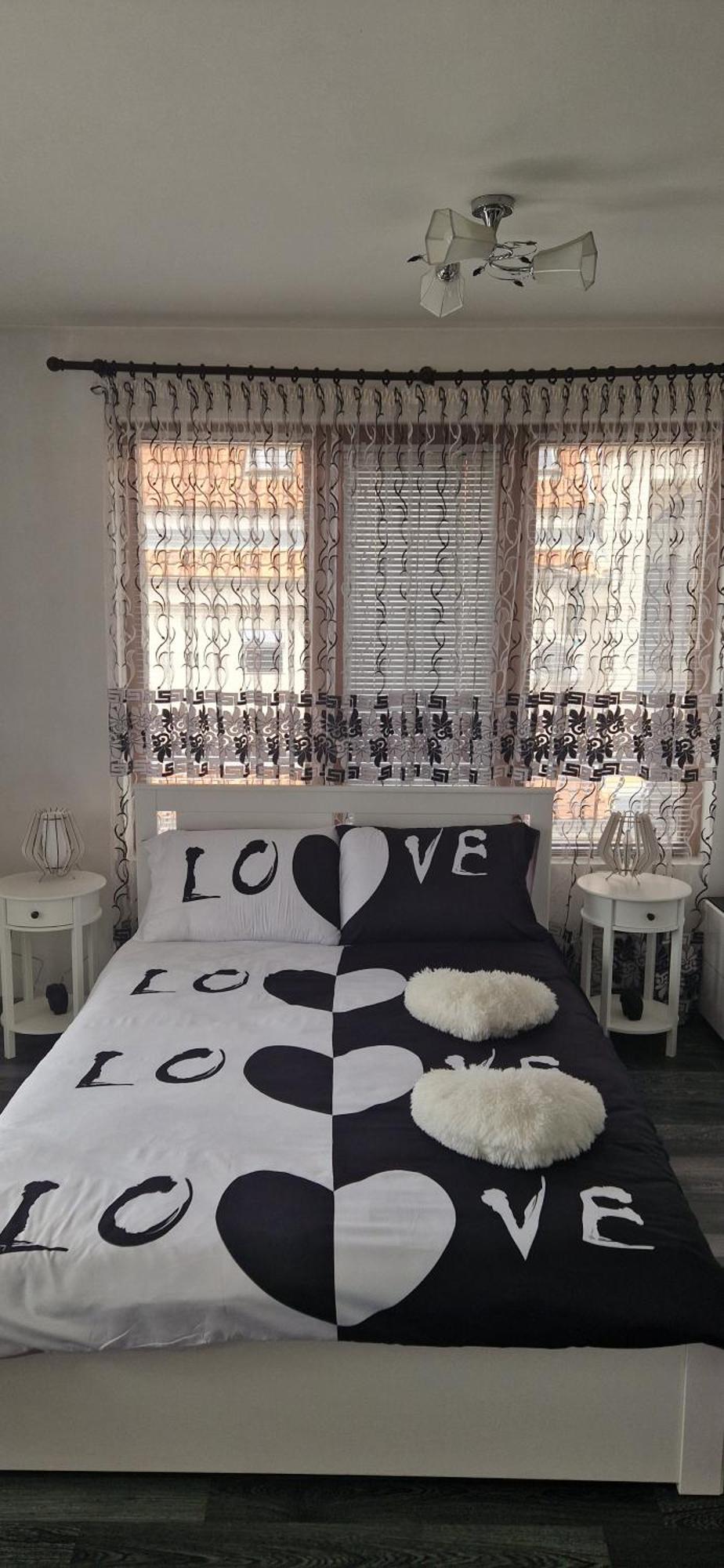 Black And White Apartment คาร์โลโว ภายนอก รูปภาพ
