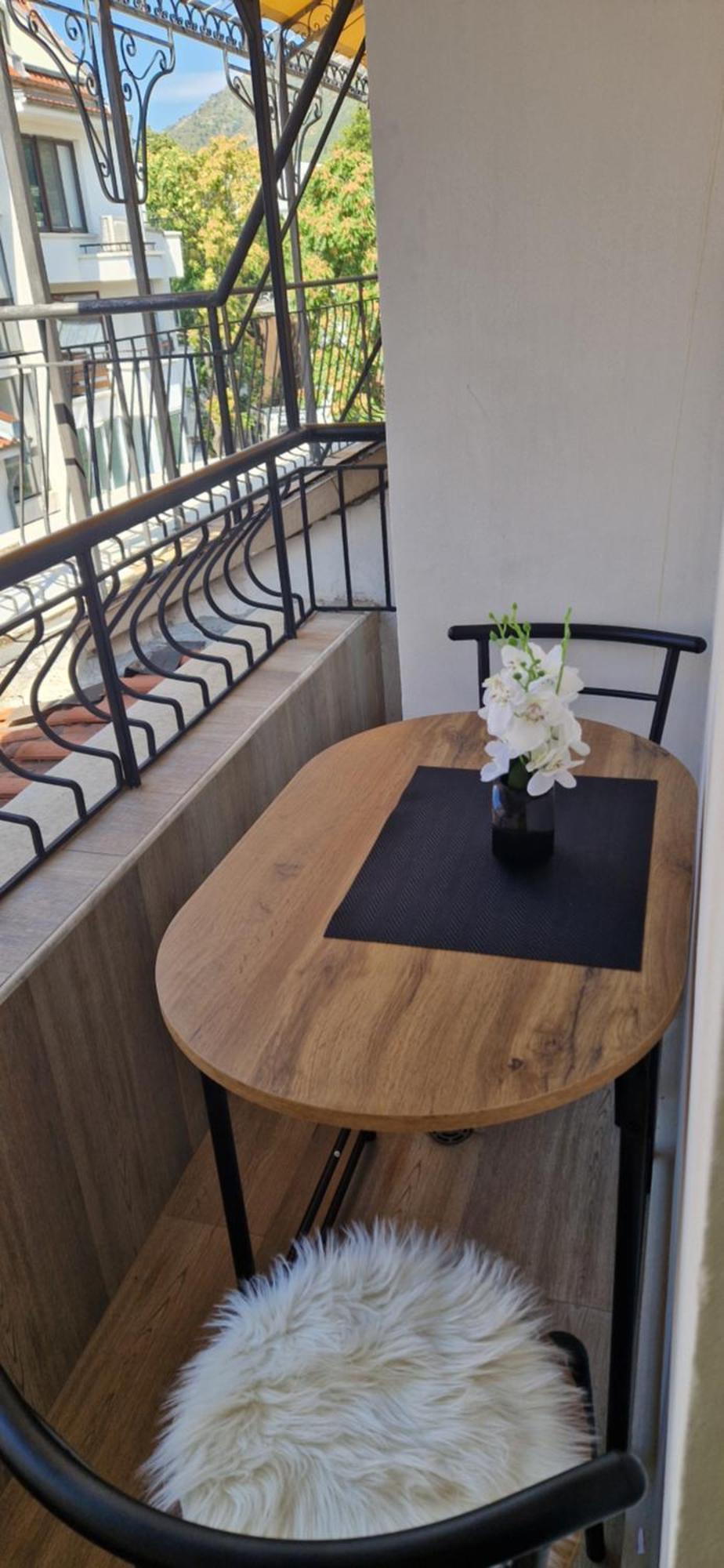 Black And White Apartment คาร์โลโว ภายนอก รูปภาพ